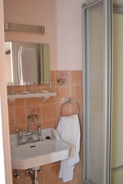 ホテル Aux Deux Clefs Marmoutier 部屋 写真
